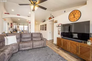 4967 Cedar View Dr, Springfield, OR 97478 - Photo 8