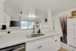 15074 NW Central Dr, Portland, OR 97229 - Photo 8