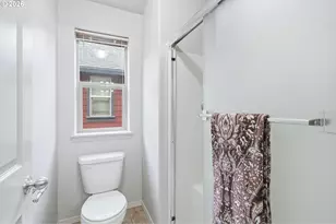 1450 NE Edgefield St, Hillsboro, OR 97124 - Photo 28