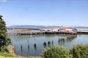 3990 Abbey Ln, Astoria, OR 97103 - Photo 14