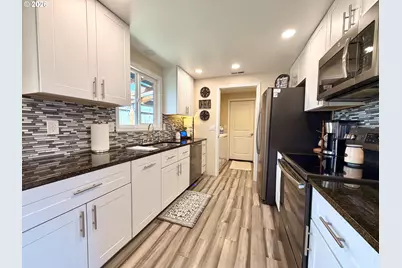 2600 15th St, North Bend, OR 97459 - Photo 16