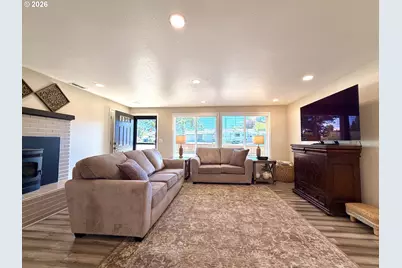 2600 15th St, North Bend, OR 97459 - Photo 10