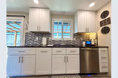 2600 15th St, North Bend, OR 97459 - Photo 18