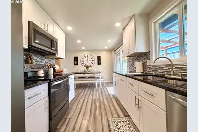 2600 15th St, North Bend, OR 97459 - Photo 16