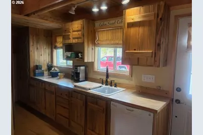 19021 Alpine Breeze Way, Crescent Lake, OR 97733 - Photo 8