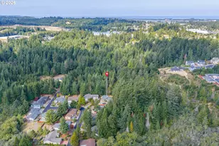 2134 Lynne Dr, North Bend, OR 97459 - Photo 2