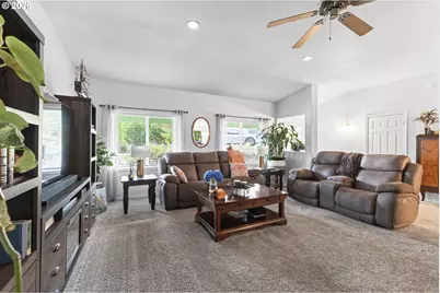 2134 Lynne Dr, North Bend, OR 97459 - Photo 8