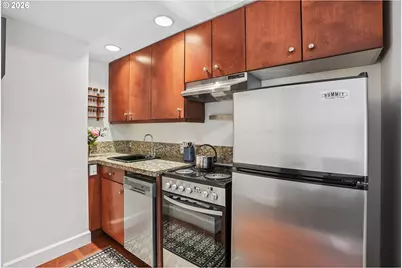 1005 SW Park Ave #203, Portland, OR 97205 - Photo 14