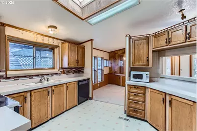 18485 SW Pacific Dr #105, Tualatin, OR 97062 - Photo 16