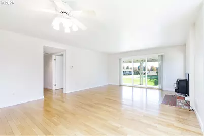 10480 SW Highland Dr, Portland, OR 97224 - Photo 10