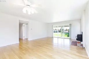 10480 SW Highland Dr, Portland, OR 97224 - Photo 10