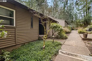4594 SW Caldew St, Portland, OR 97219 - Photo 2