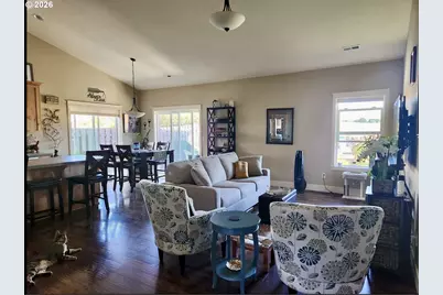928 E 16th St, Lafayette, OR 97127 - Photo 4
