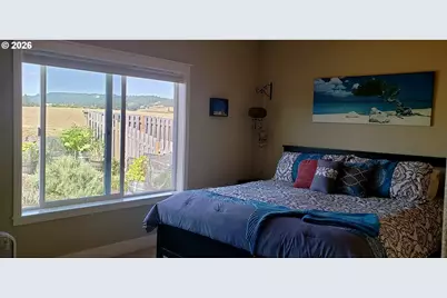 928 E 16th St, Lafayette, OR 97127 - Photo 6