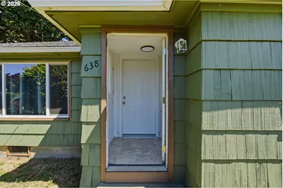 638 Commercial St, North Bend, OR 97459 - Photo 2
