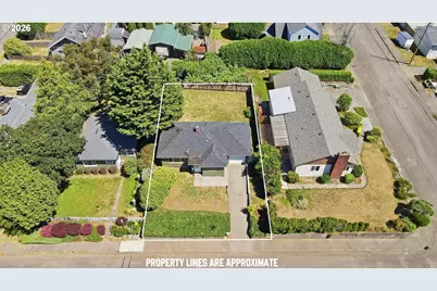 638 Commercial St, North Bend, OR 97459 - Photo 4