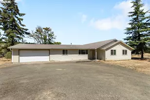 177 Spur Dr, Roseburg, OR 97471 - Photo 2