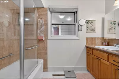 415 NE 116th Pl, Portland, OR 97220 - Photo 10