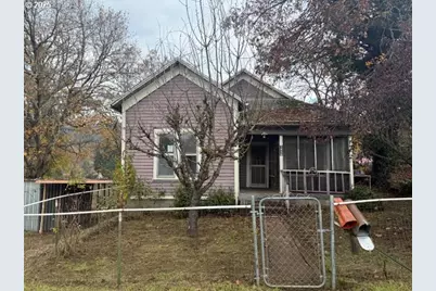 1638 SE Mill St, Roseburg, OR 97470 - Photo 2