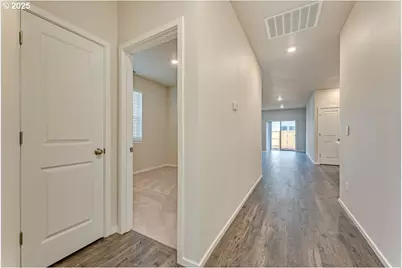 2897 U St, Springfield, OR 97477 - Photo 8