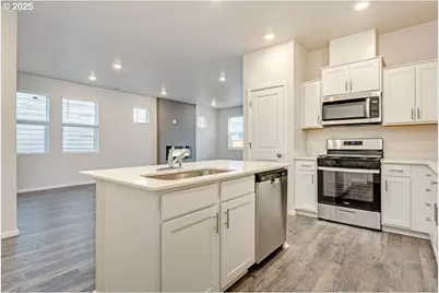 2897 U St, Springfield, OR 97477 - Photo 12