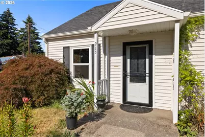 915 N Locust St, Canby, OR 97013 - Photo 6