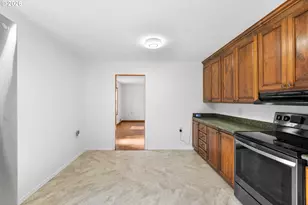 915 N Locust St, Canby, OR 97013 - Photo 10