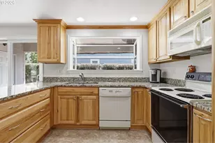 404 S Columbia Dr, Woodburn, OR 97071 - Photo 10