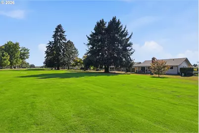 404 S Columbia Dr, Woodburn, OR 97071 - Photo 22