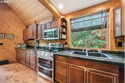 30625 SW Riverwood Dr, West Linn, OR 97068 - Photo 16