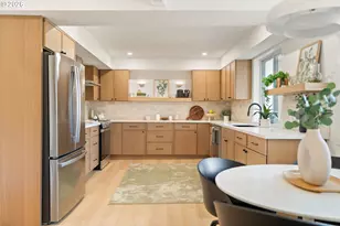 3906 SW Wilbard St, Portland, OR 97219 - Photo 2