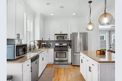 2746 SW Barnacle Ave, Lincoln City, OR 97367 - Photo 10