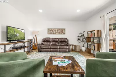 12050 SW King George Dr, Portland, OR 97224 - Photo 10