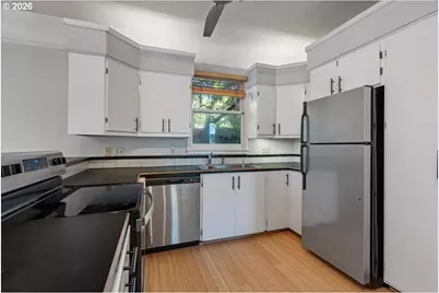 2606 SE Pine St, Portland, OR 97214 - Photo 8