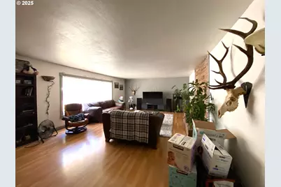 930 Laurelhurst Dr, Eugene, OR 97402 - Photo 8