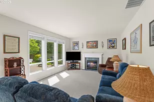 2325 SW Huber Ct, Portland, OR 97219 - Photo 8