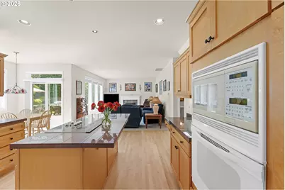 2325 SW Huber Ct, Portland, OR 97219 - Photo 14