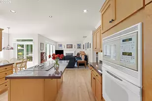 2325 SW Huber Ct, Portland, OR 97219 - Photo 14