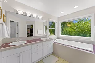 2325 SW Huber Ct, Portland, OR 97219 - Photo 26