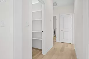 10236 NE Beech St, Portland, OR 97220 - Photo 24