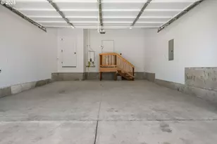 10236 NE Beech St, Portland, OR 97220 - Photo 38