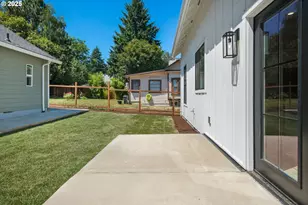 10236 NE Beech St, Portland, OR 97220 - Photo 40