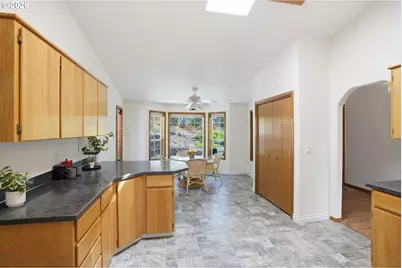 601 N 5th St, Kalama, WA 98625 - Photo 8
