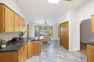 601 N 5th St, Kalama, WA 98625 - Photo 8