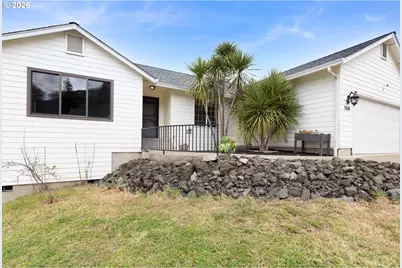 106 Umpqua View Dr, Roseburg, OR 97471 - Photo 2