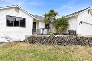 106 Umpqua View Dr, Roseburg, OR 97471 - Photo 2