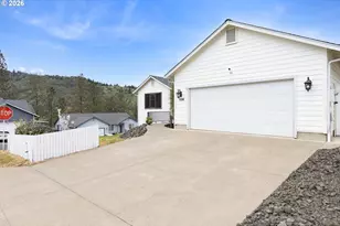 106 Umpqua View Dr, Roseburg, OR 97471 - Photo 4