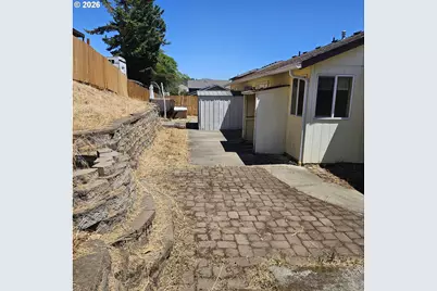 202 NE Plum Ridge Dr, Winston, OR 97496 - Photo 22