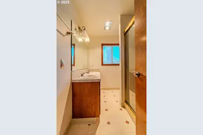 975 SW Florence Ct, Gresham, OR 97080 - Photo 24