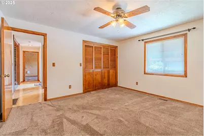 975 SW Florence Ct, Gresham, OR 97080 - Photo 16